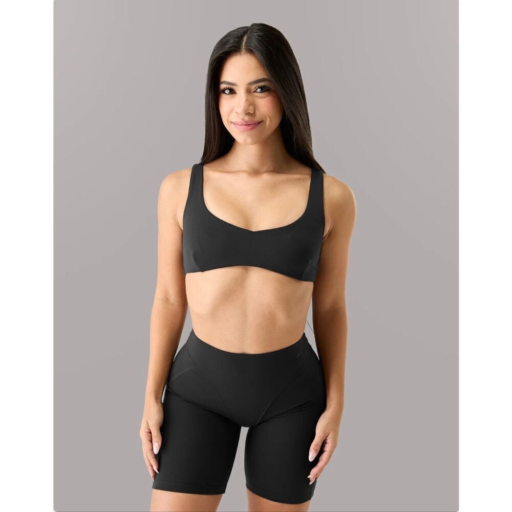 Alphalete Olivia Sculpt Bra Black Minimal Square Neck Bra Gym Workout Lifting S